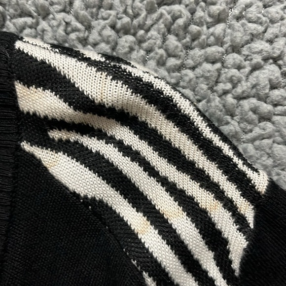 Women’s size small Fontana zip up sweater zebra print - Picture 7 of 8
